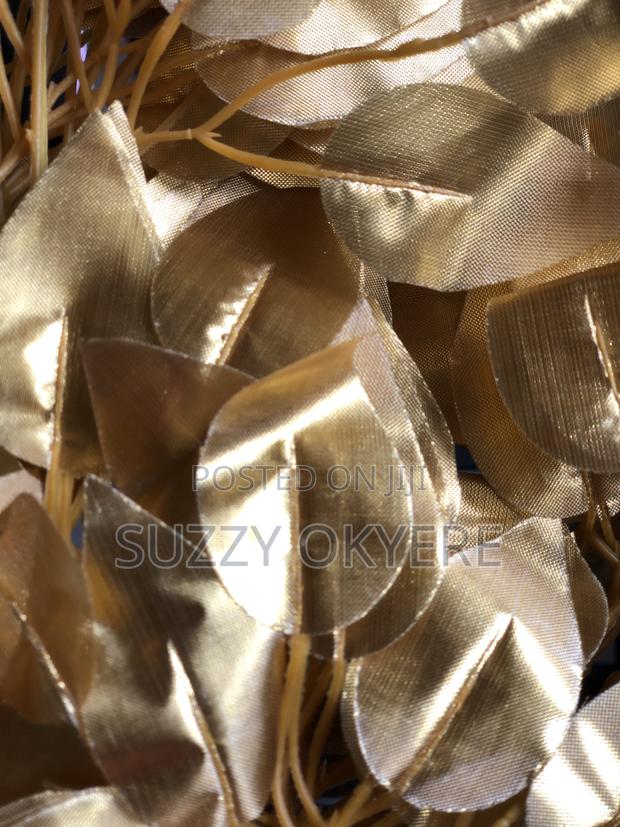 Décor Flowers and Ladies Items · Photo 5