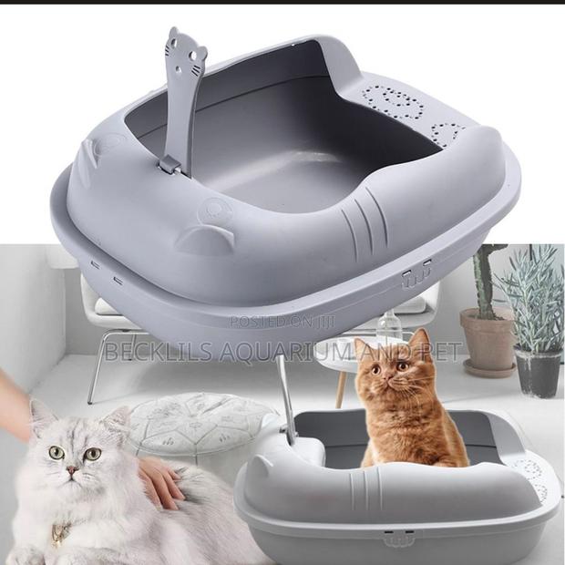 Simi - Closed Design Cat Litter Box · Photo 1