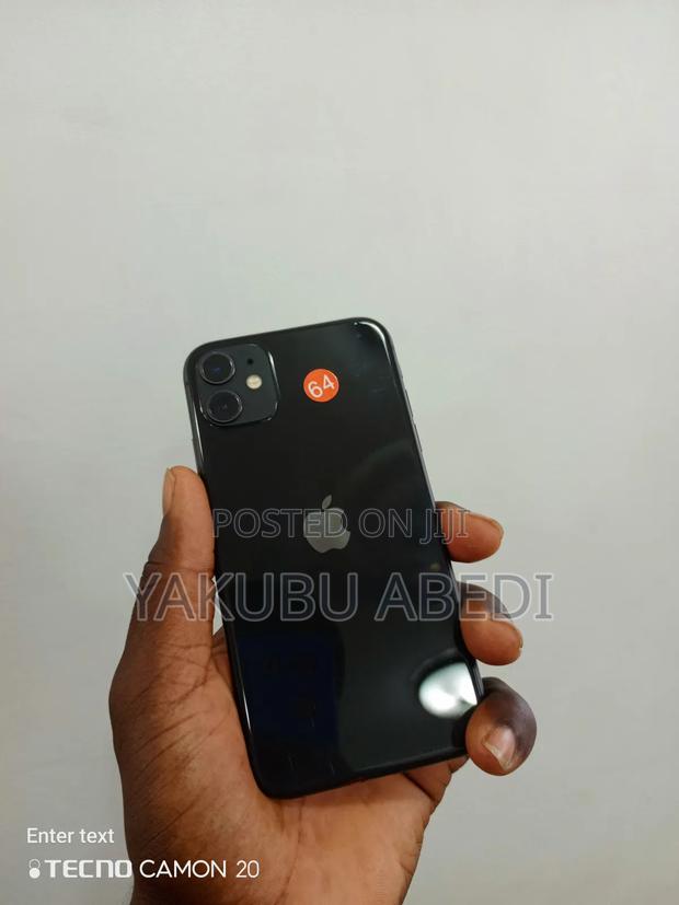Apple iPhone 11 64 GB Black · Photo 2