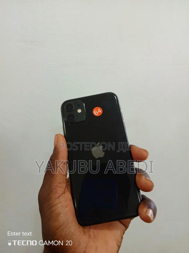 Apple iPhone 11 64 GB Black · Photo 1
