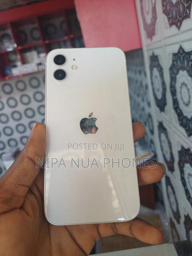 Apple iPhone 12 64 GB Silver · Photo 1