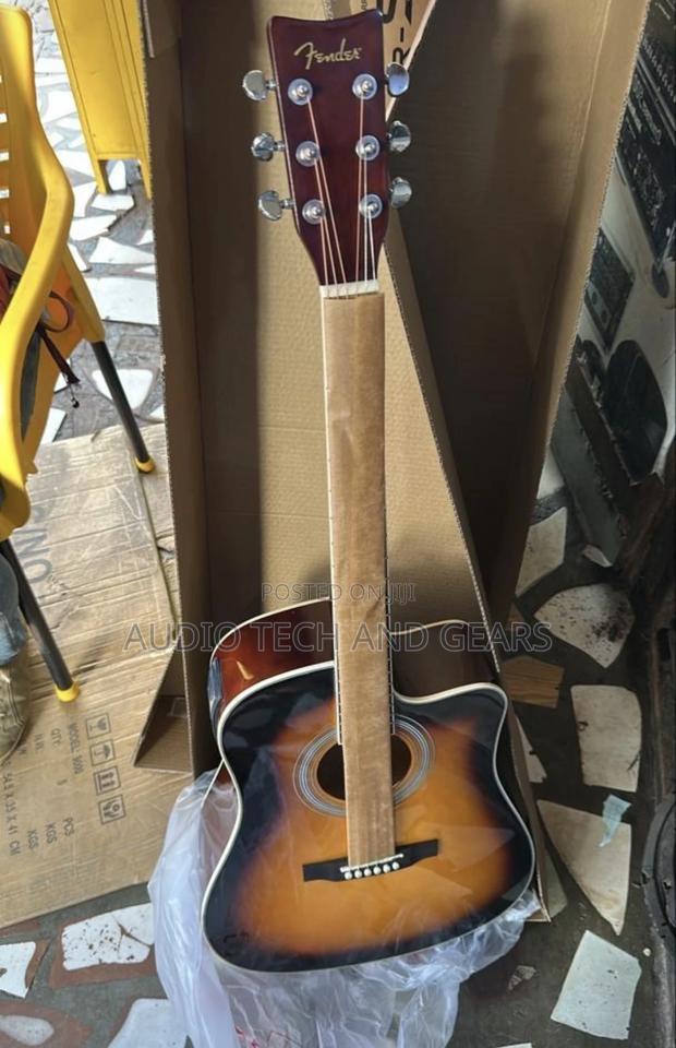 Fender Semi Acoustic Guitar · Photo 1