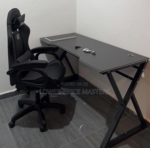 Gaming Chair and Table Complete · Photo 1