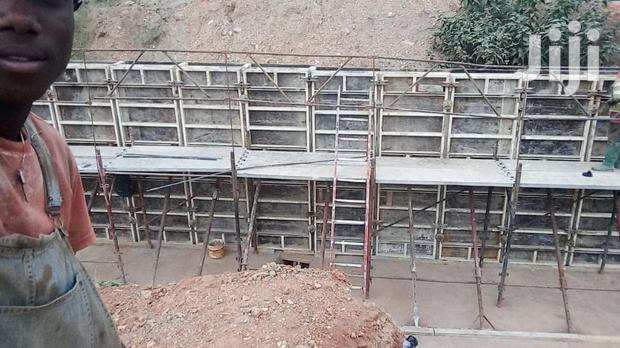 Retaining Wall/Decking/Pillar/Gutter/Rods/Scaffolds/Slabs · Photo 1
