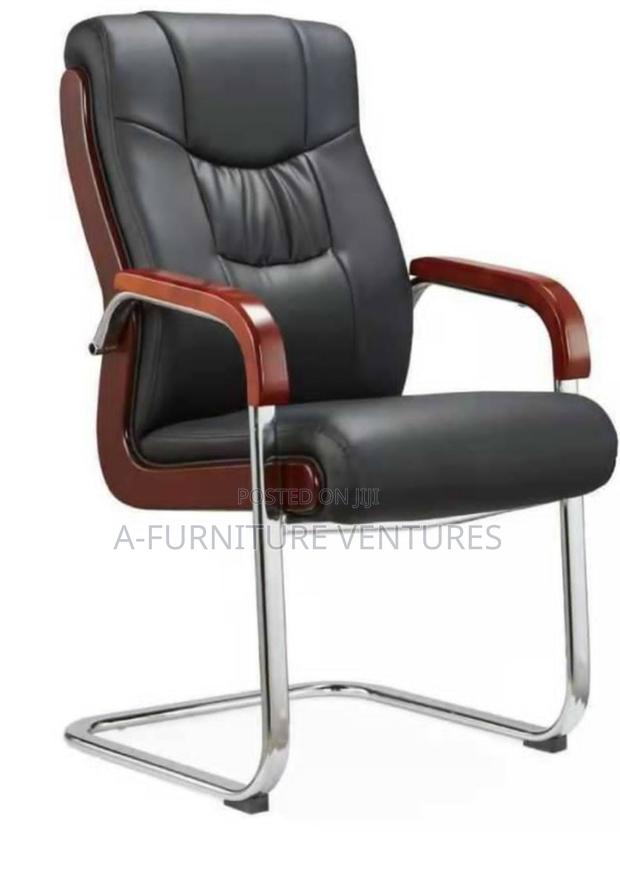 Promotion Platform Chair · Photo 1