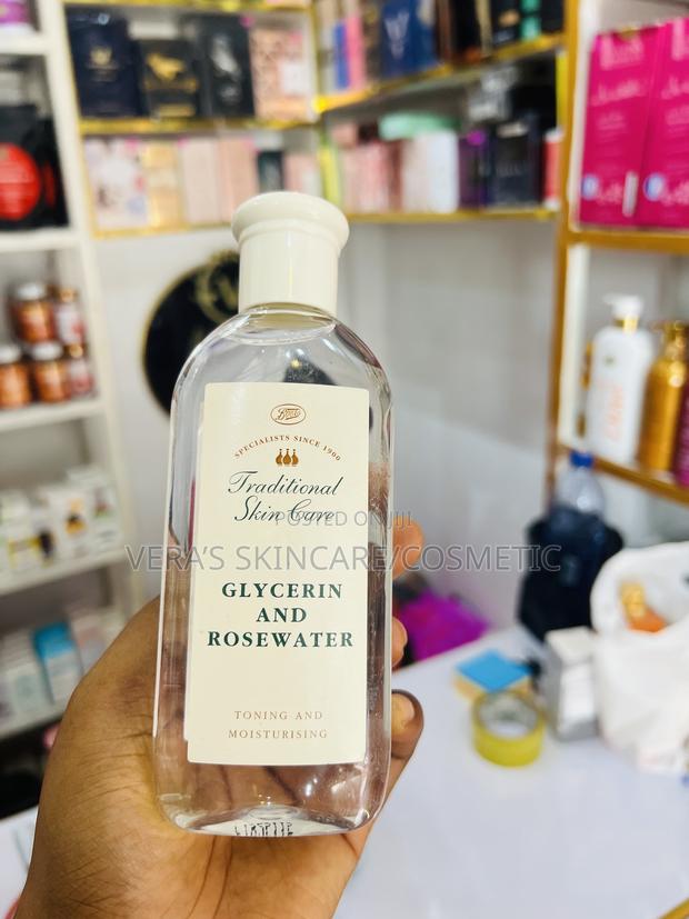 Boots Glycerin And Rose Water Toner · Photo 1