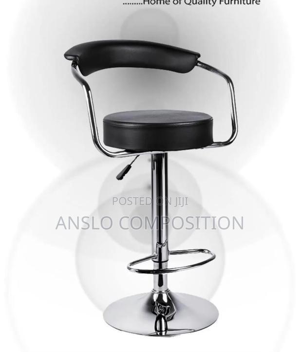 Portable Bar Stool · Photo 1