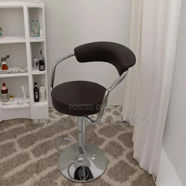 Portable Bar Stool · Photo 2