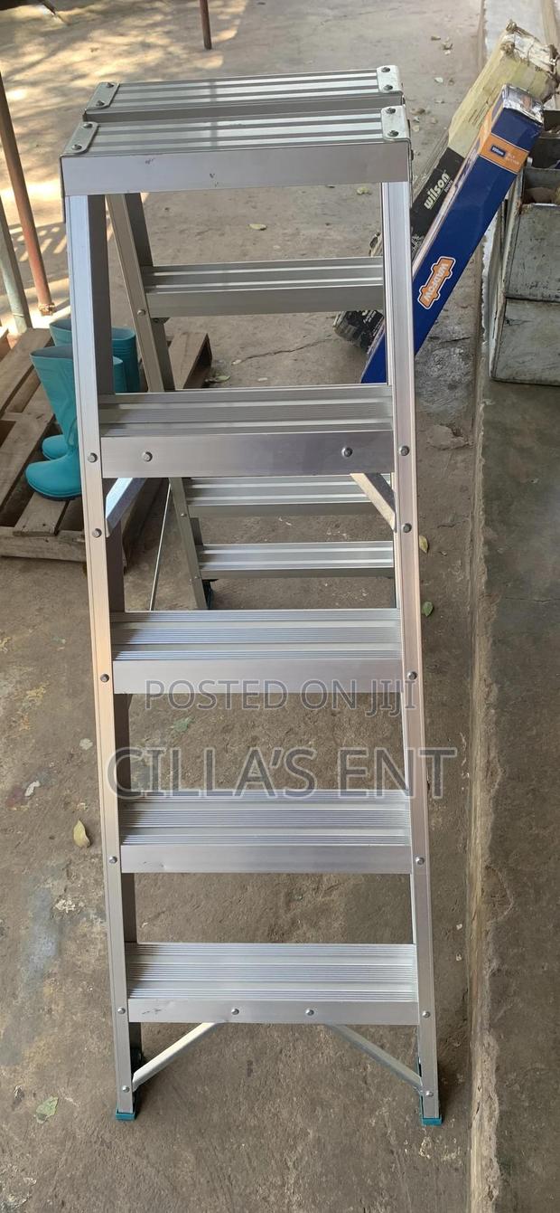 Aluminum Ladder · Photo 1