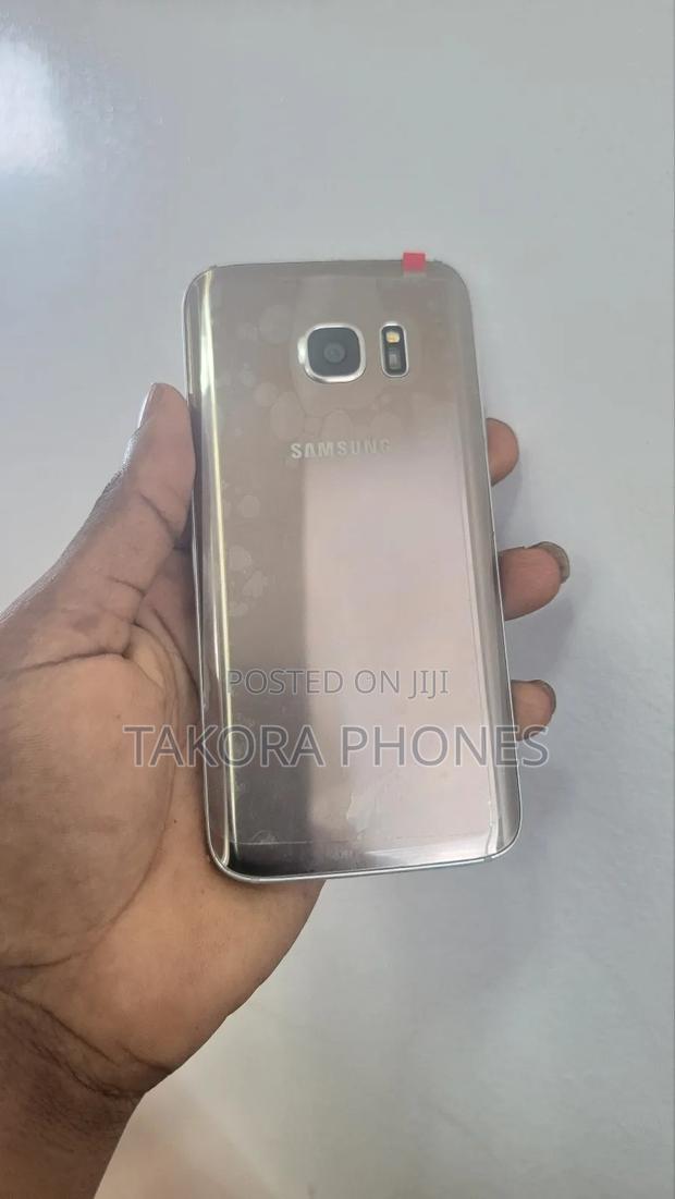 New Samsung Galaxy S7 32 GB Gold · Photo 2