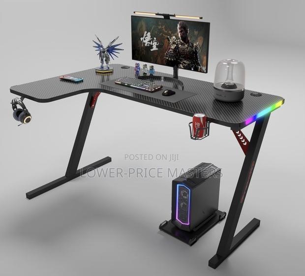 1.6 Meters L. Shaped Gaming and Computer Workstation / Table · Photo 1
