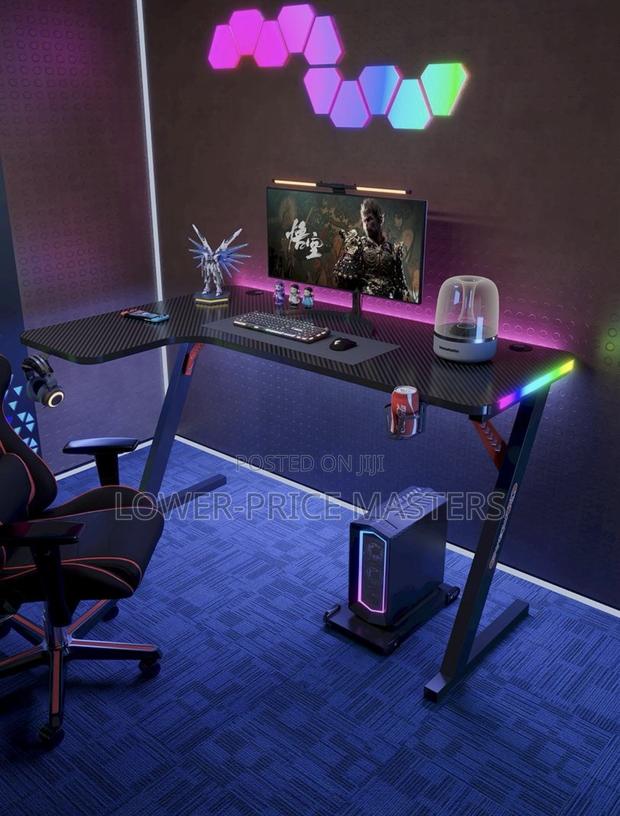 1.6 Meters L. Shaped Gaming and Computer Workstation / Table · Photo 2