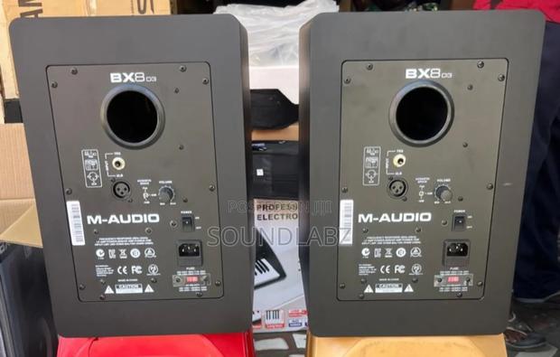 M-Audio Bx8 D3 Powered Studio Reference Monitor. · Photo 3