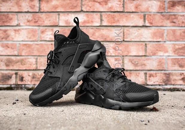 Nike Air Huarache "Triple Black" Sneakers · Photo 1