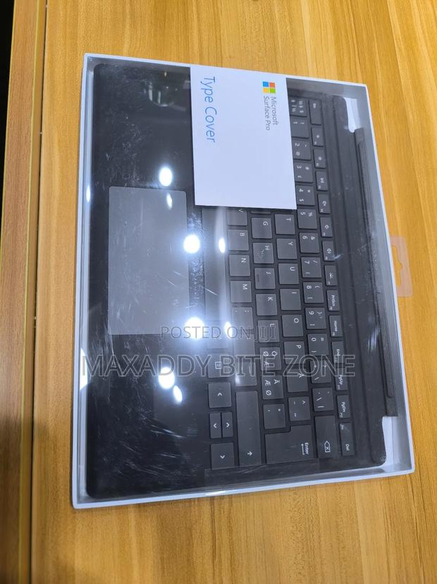 Microsoft Surface Pro Type Cover · Photo 3