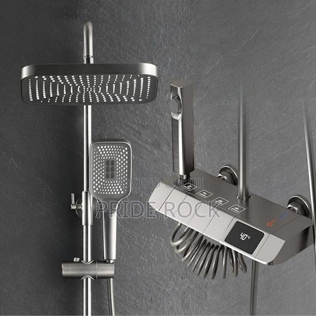 Shower Pole, Black With Thermostat · Photo 1