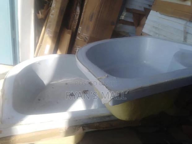 Corner Bathtub From Spain · Photo 3