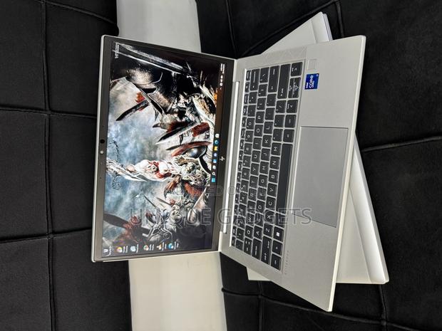 Laptop HP EliteBook 830 G8 16GB Intel Core I7 SSD 256GB · Photo 1