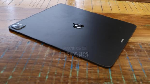 Apple iPad Pro 13 (2024) 256 GB Black · Photo 1
