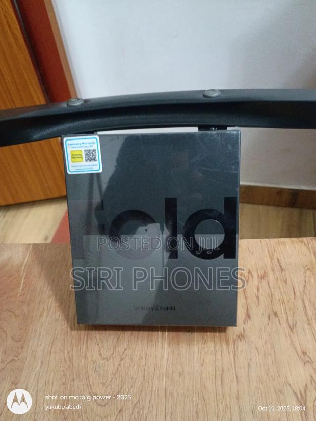 New Samsung Galaxy Z Fold4 256 GB Gray · Photo 1