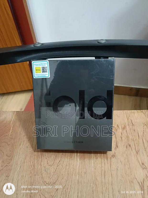 New Samsung Galaxy Z Fold4 256 GB Gray · Photo 2