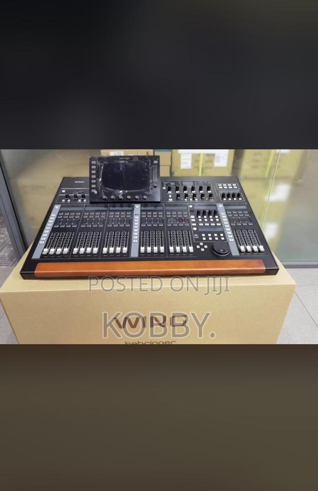 Behringer Wing Digital Mixer · Photo 1