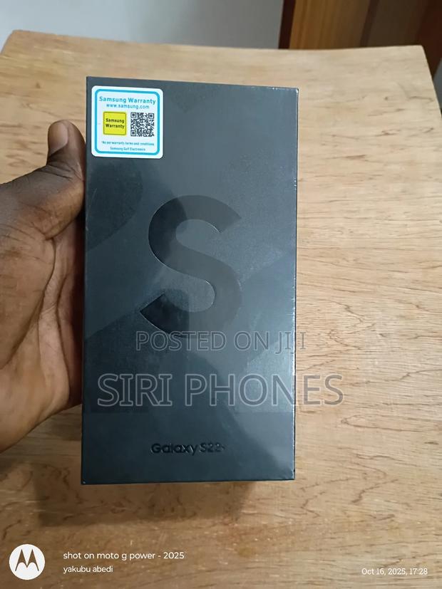 New Samsung Galaxy S22+ 5G 256 GB Black · Photo 2