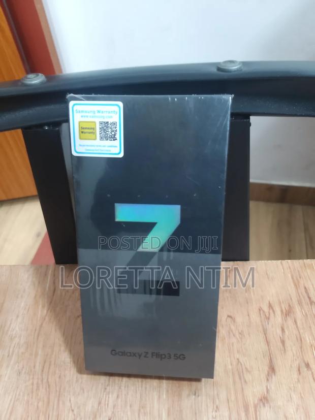 New Samsung Galaxy Z Flip 3 256 GB Black · Photo 2