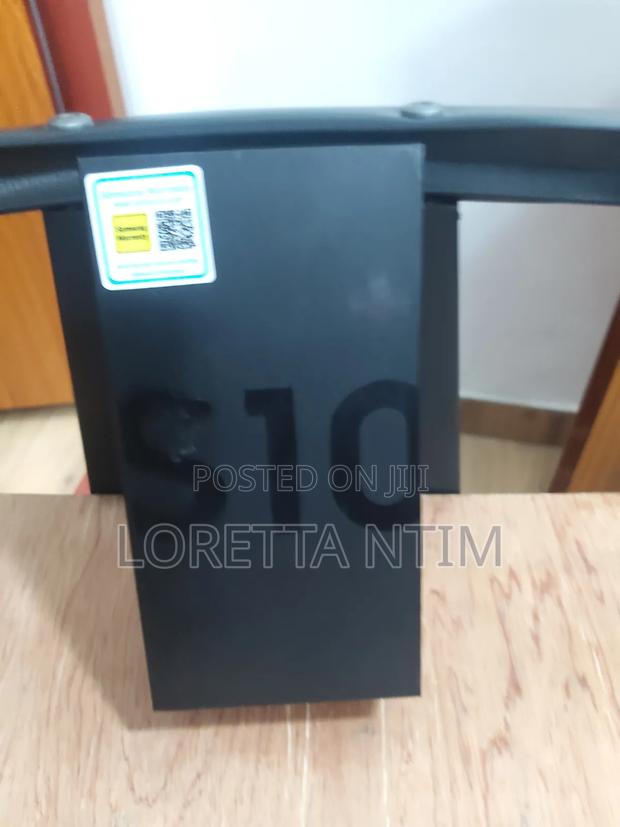 New Samsung Galaxy S10 Plus 128 GB Black · Photo 3