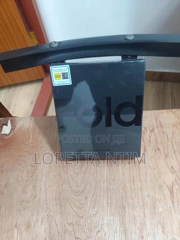 New Samsung Galaxy Z Fold4 256 GB Gray · Photo 2
