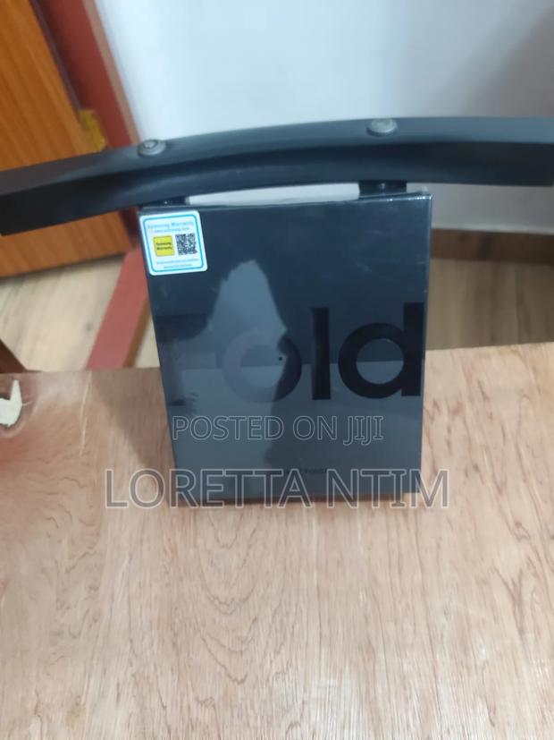 New Samsung Galaxy Z Fold4 256 GB Gray · Photo 3
