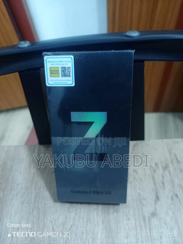 New Samsung Galaxy Z Flip 3 256 GB Black · Photo 1