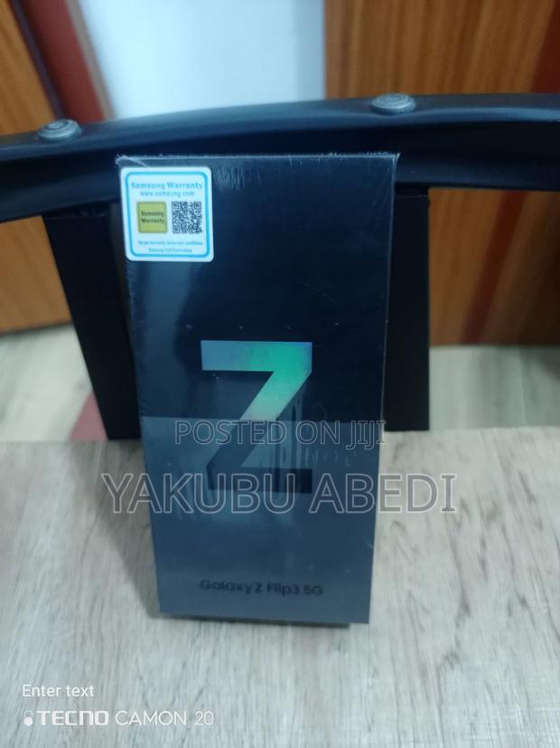 New Samsung Galaxy Z Flip 3 256 GB Black · Photo 2