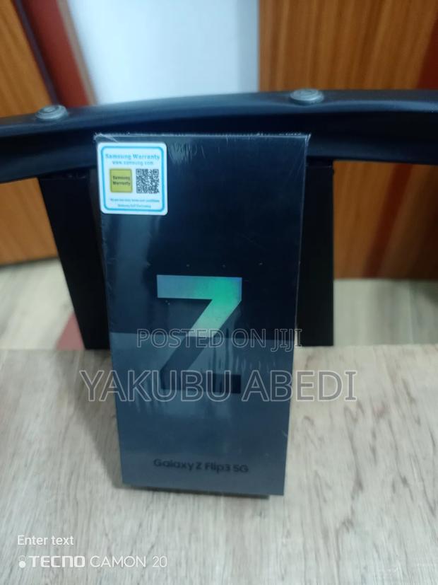 New Samsung Galaxy Z Flip 3 256 GB Black · Photo 3
