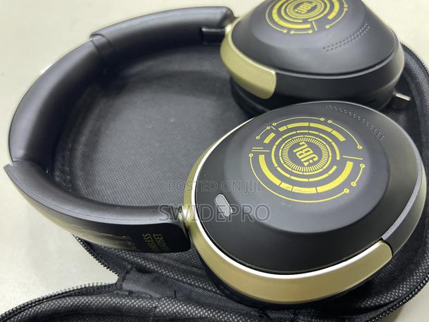 JBL Tour One 966 Smart Tx Wireless Headset · Photo 1