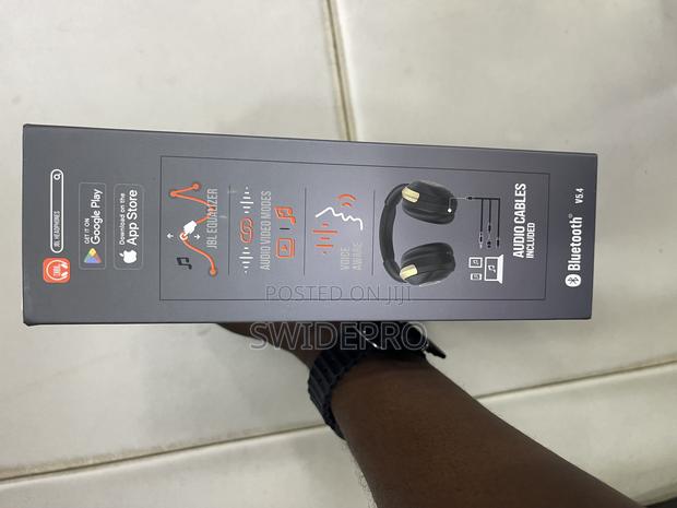 JBL Tour One 966 Smart Tx Wireless Headset · Photo 2