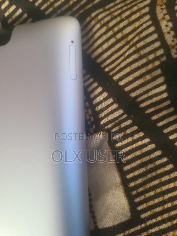 Apple iPad 4 Wi-Fi + Cellular 128 GB Silver · Photo 4