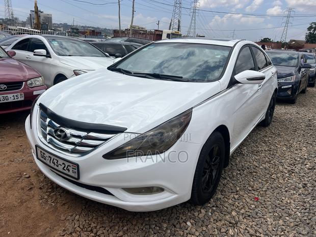 Hyundai Sonata Limited 4dr Sedan w/Prod. End 12/13 (2.0L 4cyl Turbo 6A) · Photo 1