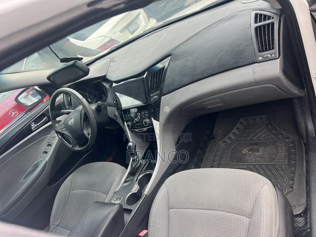 Hyundai Sonata Limited 4dr Sedan w/Prod. End 12/13 (2.0L 4cyl Turbo 6A) · Photo 2