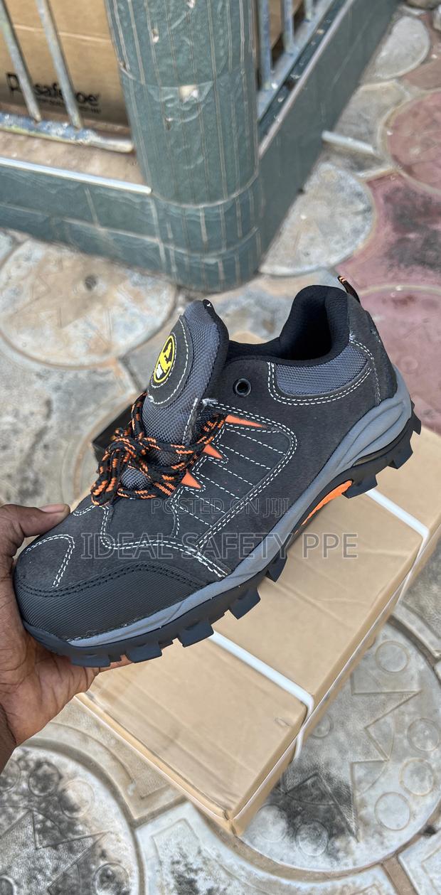 Safetoe Low-cut Safety Shoe · Photo 3