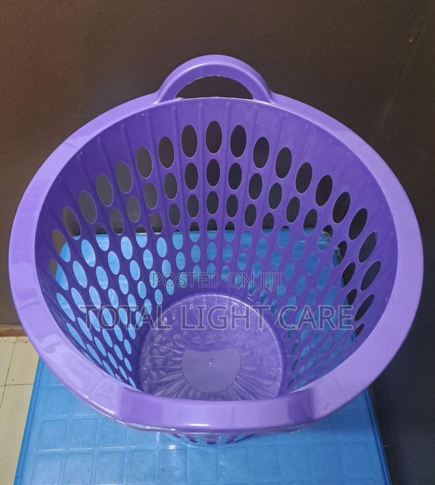 Plastic Laundry Basket · Photo 1