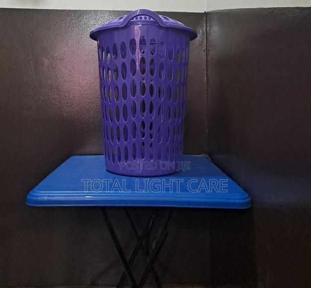 Plastic Laundry Basket · Photo 2