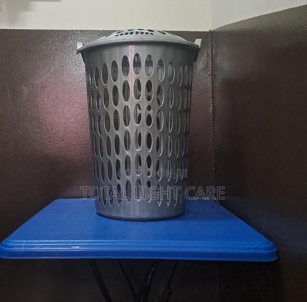 Plastic Laundry Basket · Photo 3