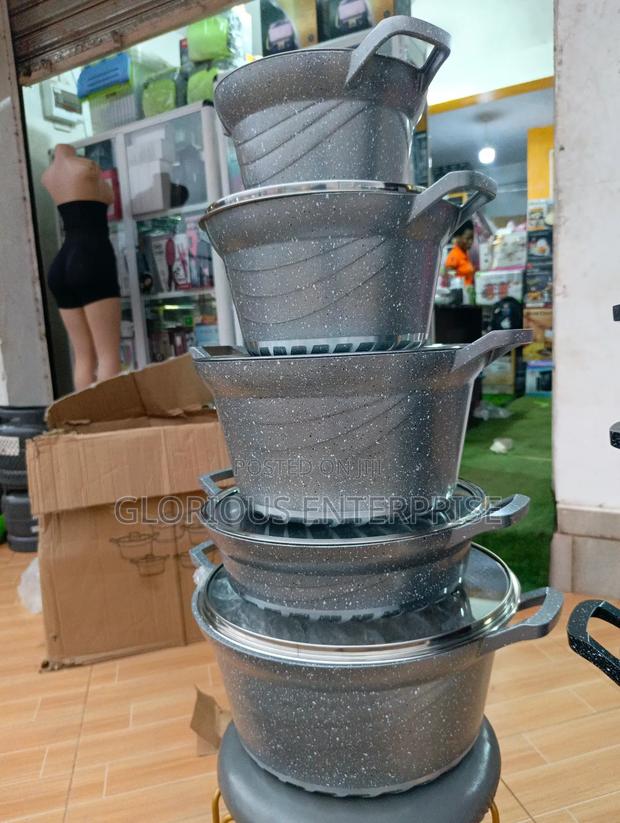 Non-Stick Cookware · Photo 2