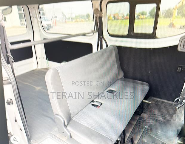 Nissan Caravan (Urvan) 2016 White · Photo 3