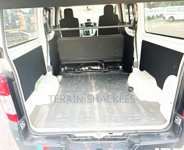 Nissan Caravan (Urvan) 2016 White · Photo 4