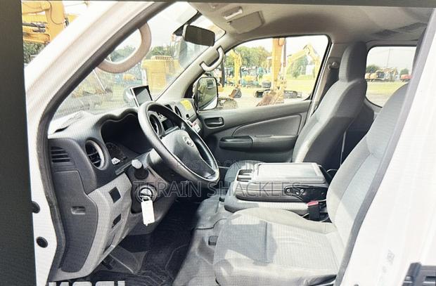 Nissan Caravan (Urvan) 2016 White · Photo 2