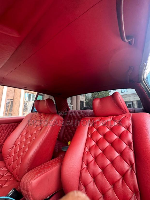 Mercedes-Benz W123 1978 Black · Photo 5