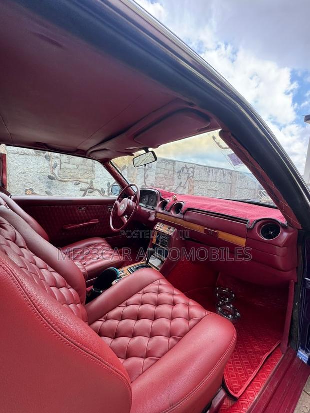 Mercedes-Benz W123 1978 Black · Photo 3
