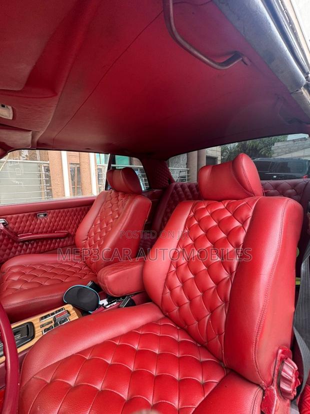 Mercedes-Benz W123 1978 Black · Photo 4
